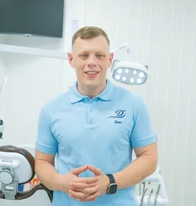 Віталій Редька, головний лікар клініки «Діа-Дент», у стоматологічному кабінеті